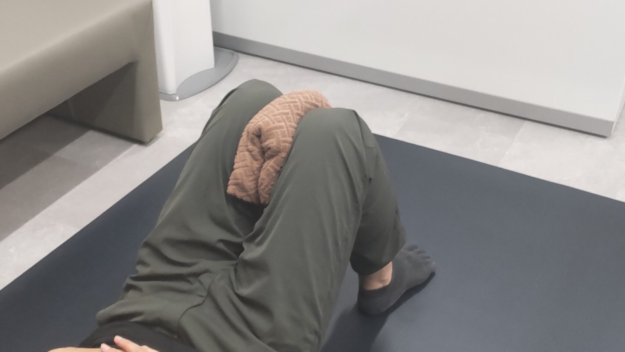 セルフエクササイズ：下肢「ヒップアダクション」＊腰痛予防＊膝痛予防 アジャスト上野 Training&Care｜上野・入谷でパーソナル