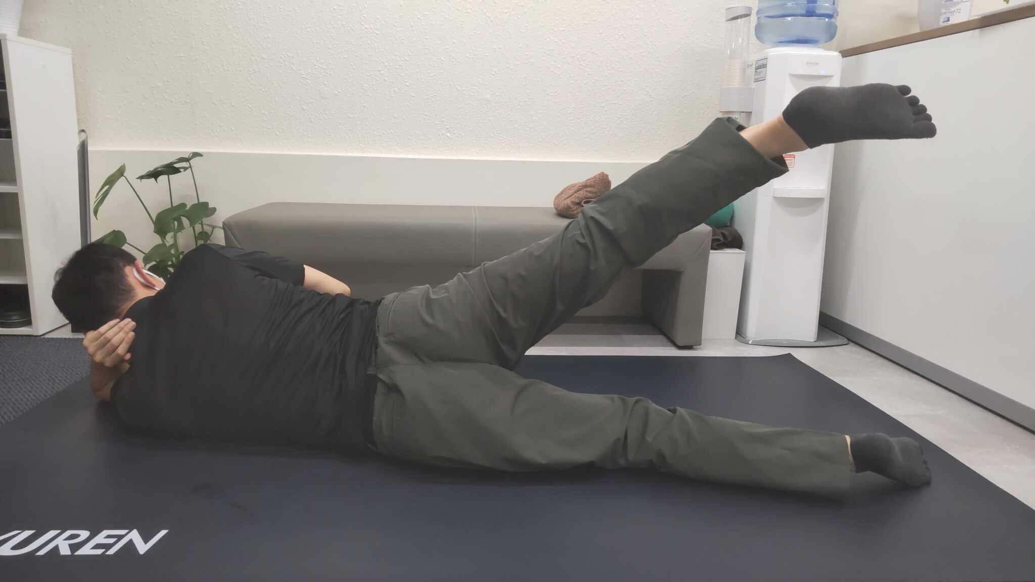 セルフエクササイズ：臀部③「ヒップアブダクション」＊腰痛予防＊膝痛予防 アジャスト上野 Training&Care｜上野・入谷でパーソナル